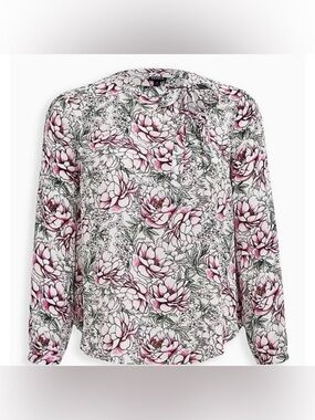 🩷💚 Torrid Green and Pink Floral Top